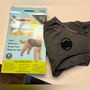 Thunder shirt sized medium